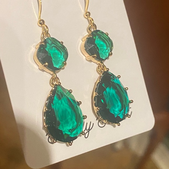 COPY - Gorgeous emerald statement earrings - Picture 4 of 5
